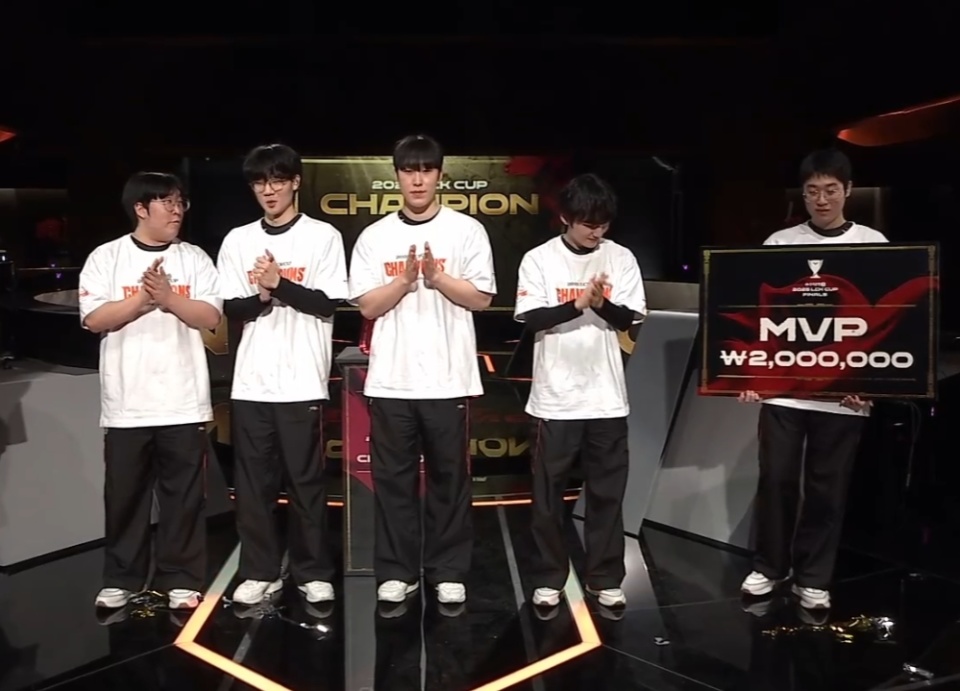 关于FLY血洗HLE，Knight单局斩获MVP宿命之战入围赛，锁定晋级资格的信息