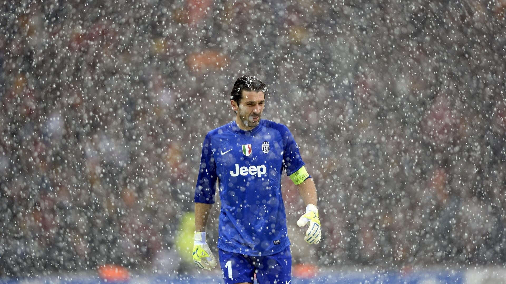 沉默领袖终闪光！福克斯用一记耳光般的助攻，为勒沃库森扇出双冠王最后悬念